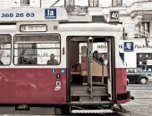 Cheap flights to Vienna: Tram