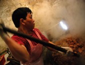 Cheap flights to Hong Kong: Wok chef