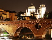 Cheap flights to Verona: Bridge at night