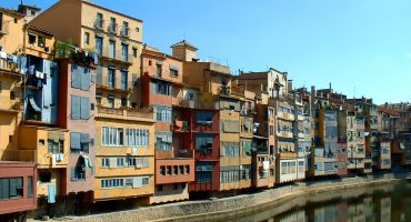 Gerona, the cheapest way to Barcelona