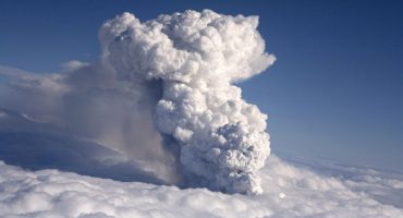 Iceland’s volcano stirs up travel plans, grounding all flights in the UK