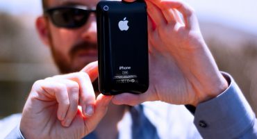 Your guide to staying connected while travelling