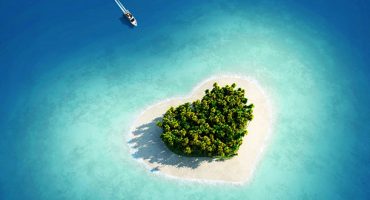 Where to kiss around the world: Top 10 “love” destinations