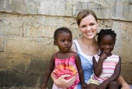 Solidary holidays thanks to the International Volunteer Card