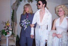 Lovers: How to get married in Vegas