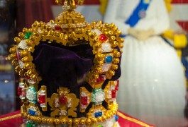 LEGOLAND builds itself a royal world, Queen included