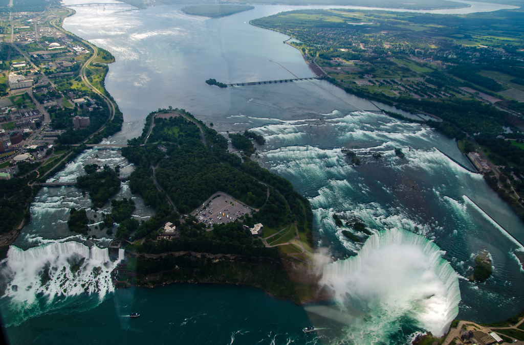 Niagara Falls America vs. Canada The Traveller's Magazine