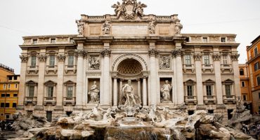 Trevi Fountain restoration doesn’t deter tourists