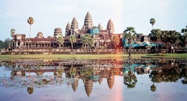 Angkor Wat struggles with nude tourists