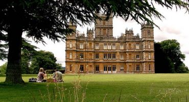 Cruise the Thames in Downton Abbey style