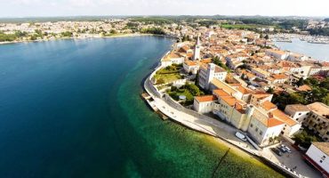 Croatian wildfires threaten summer holidays