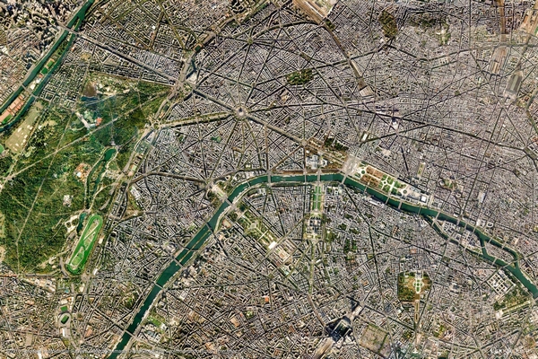 google-earth-view-paris-satellitenaufnahme
