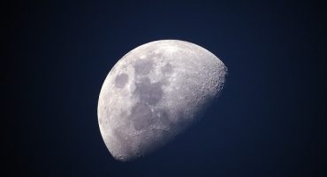 Two People Will Fly To The Moon In 2018 With SpaceX