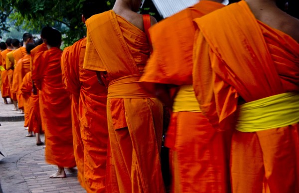 laos-monks