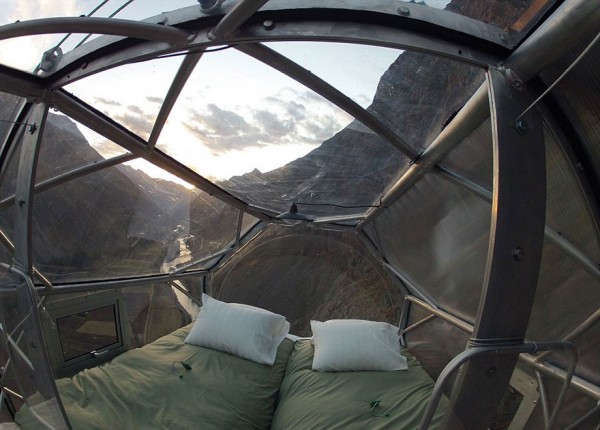 scary-see-through-suspended-pod-hotel-peru-sacred-valley-1